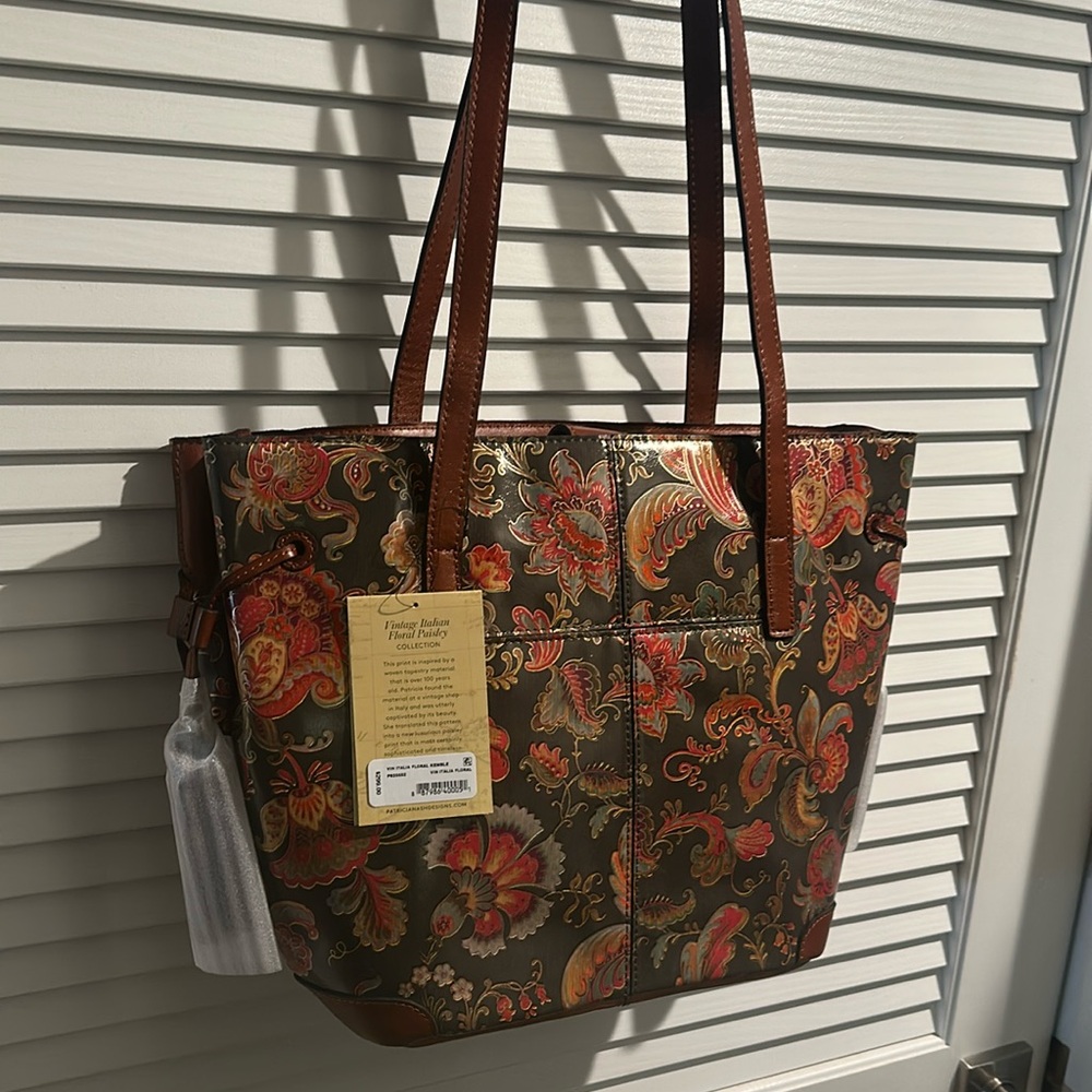 NWT Patricia Nash Tan/Green/Gold Italia Floral Kemble Shoulder Bag with Tassle.